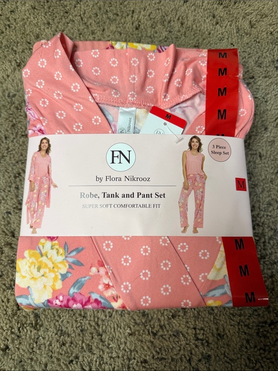 Flora Nikrooz Other - Flora Nikrooz Coral Pink Floral Robe, Tank & Pant Sleep Set